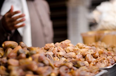 Dates salesman - H1N1/Shutterstock.com