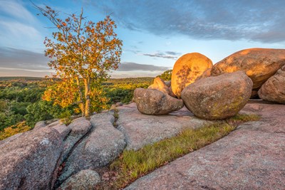 Sun lite rocks - M.Curtis / Shutterstock.com