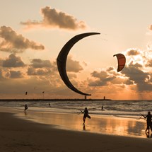Surfing & Kitesurfing