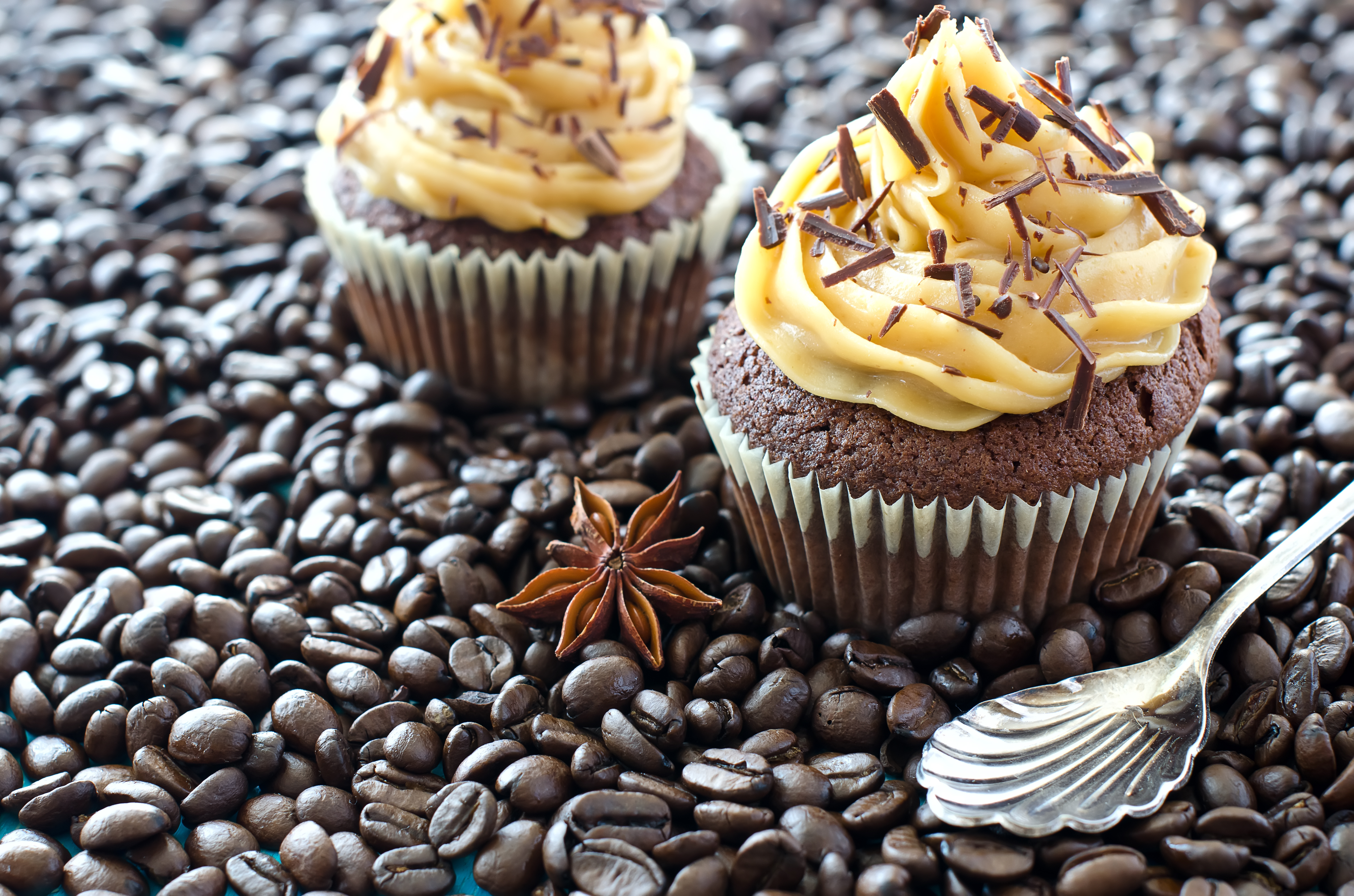 cup cake and coffee beans