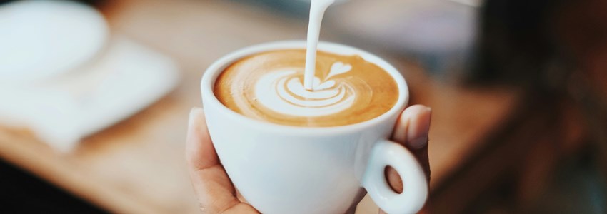 barista making latte art