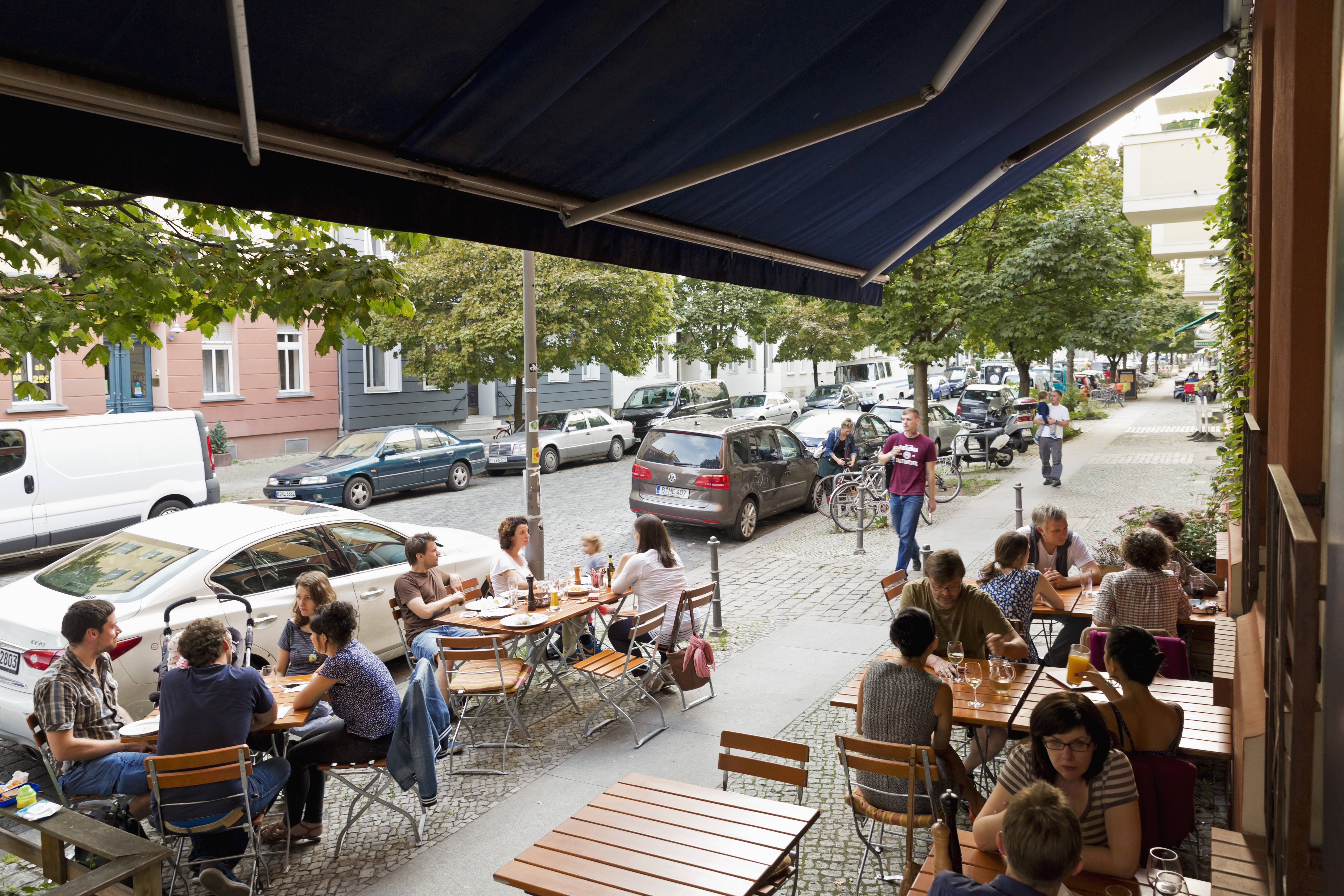 Jelänger Jelieber restaurant and cafe in Berlin, Germany