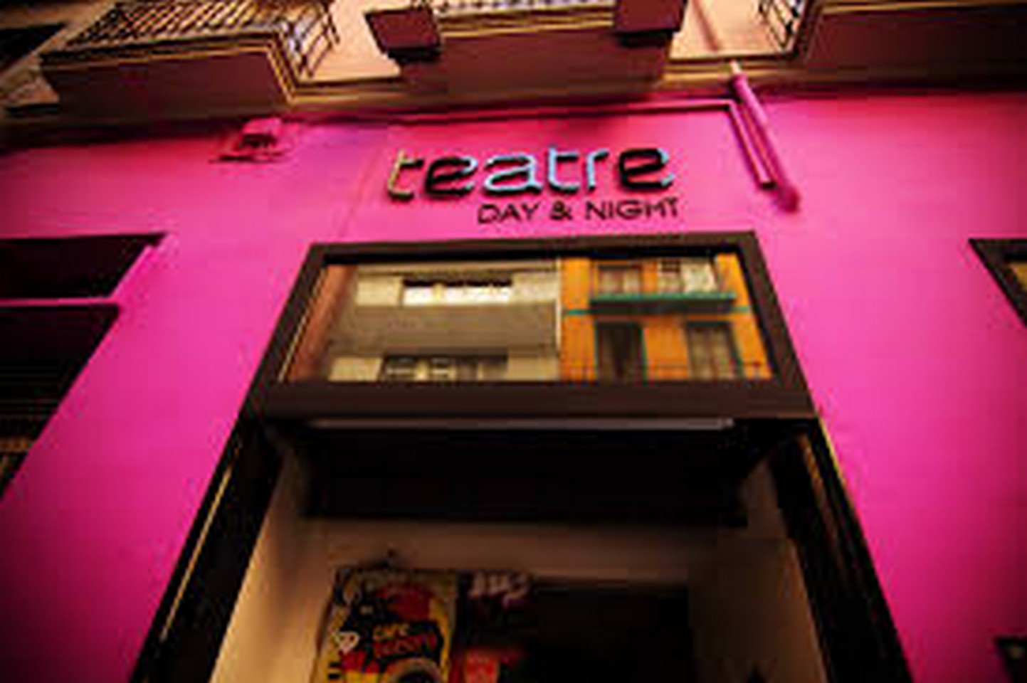 entrance Teatre Day & Night clun lit pink