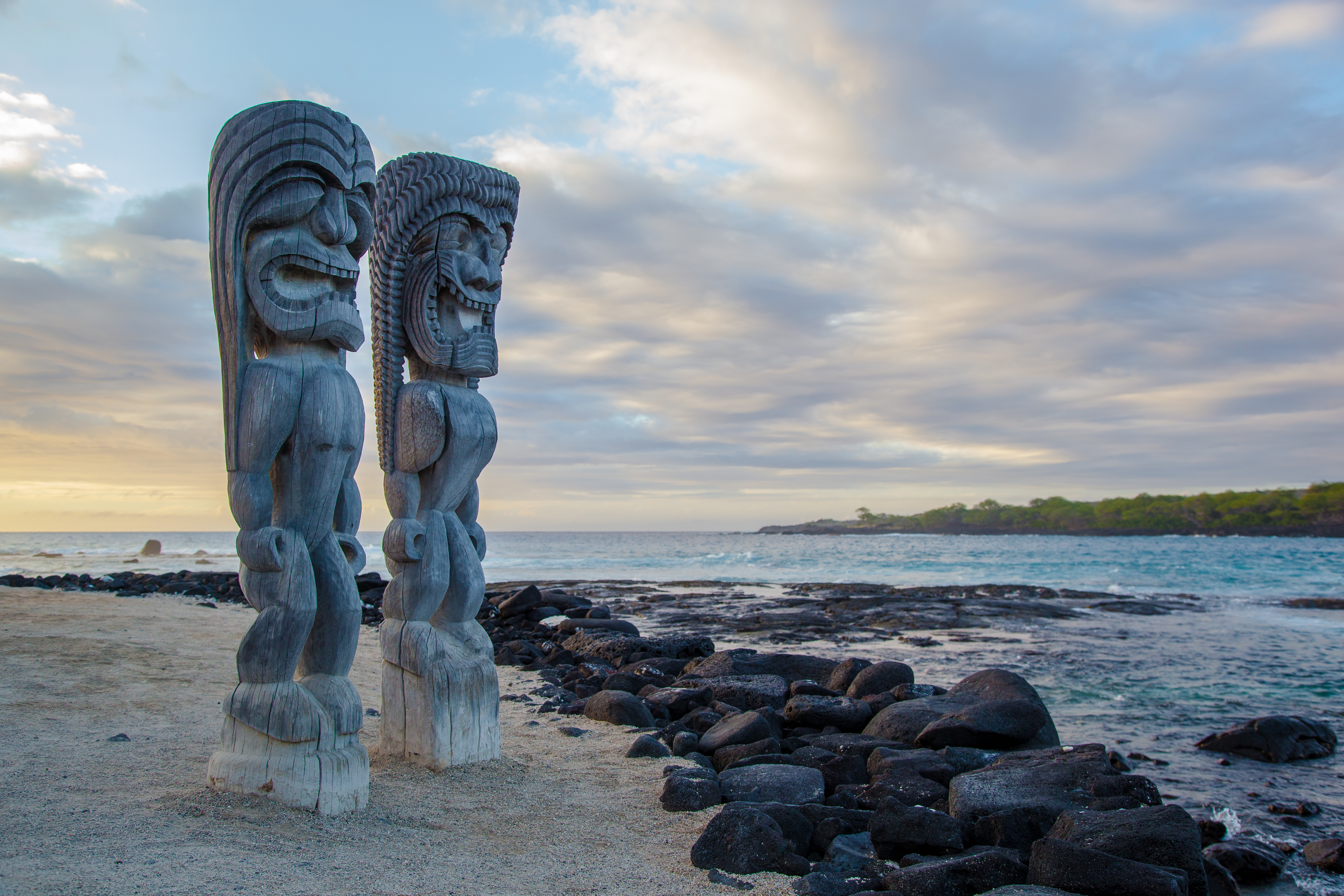 Wooden Hawaiian statues in Pua??uhonua o Honaunau National Historical Park, Big Island, Hawaii