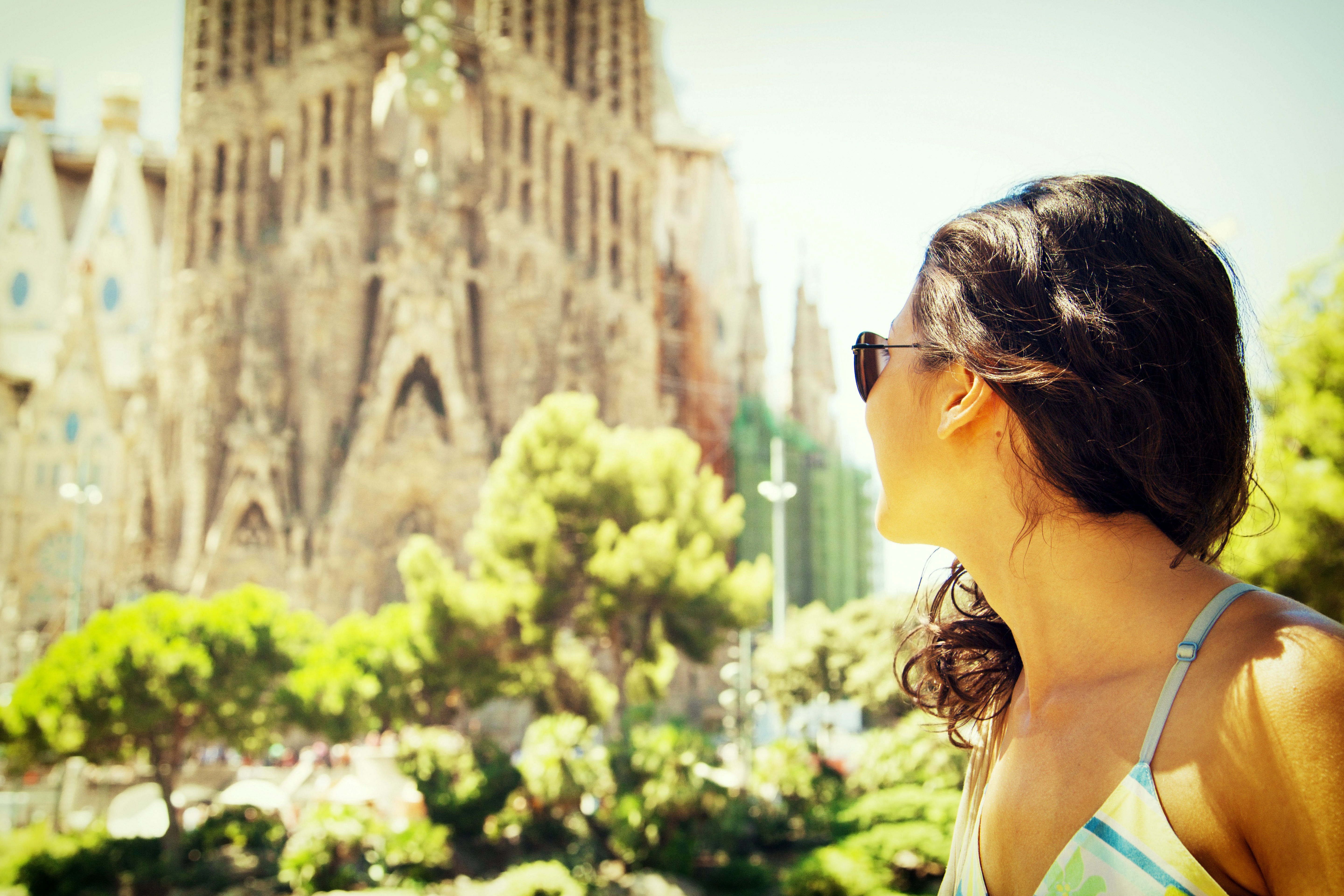 Young woman in front of la Sagrada Familia, Barcelona, Spain