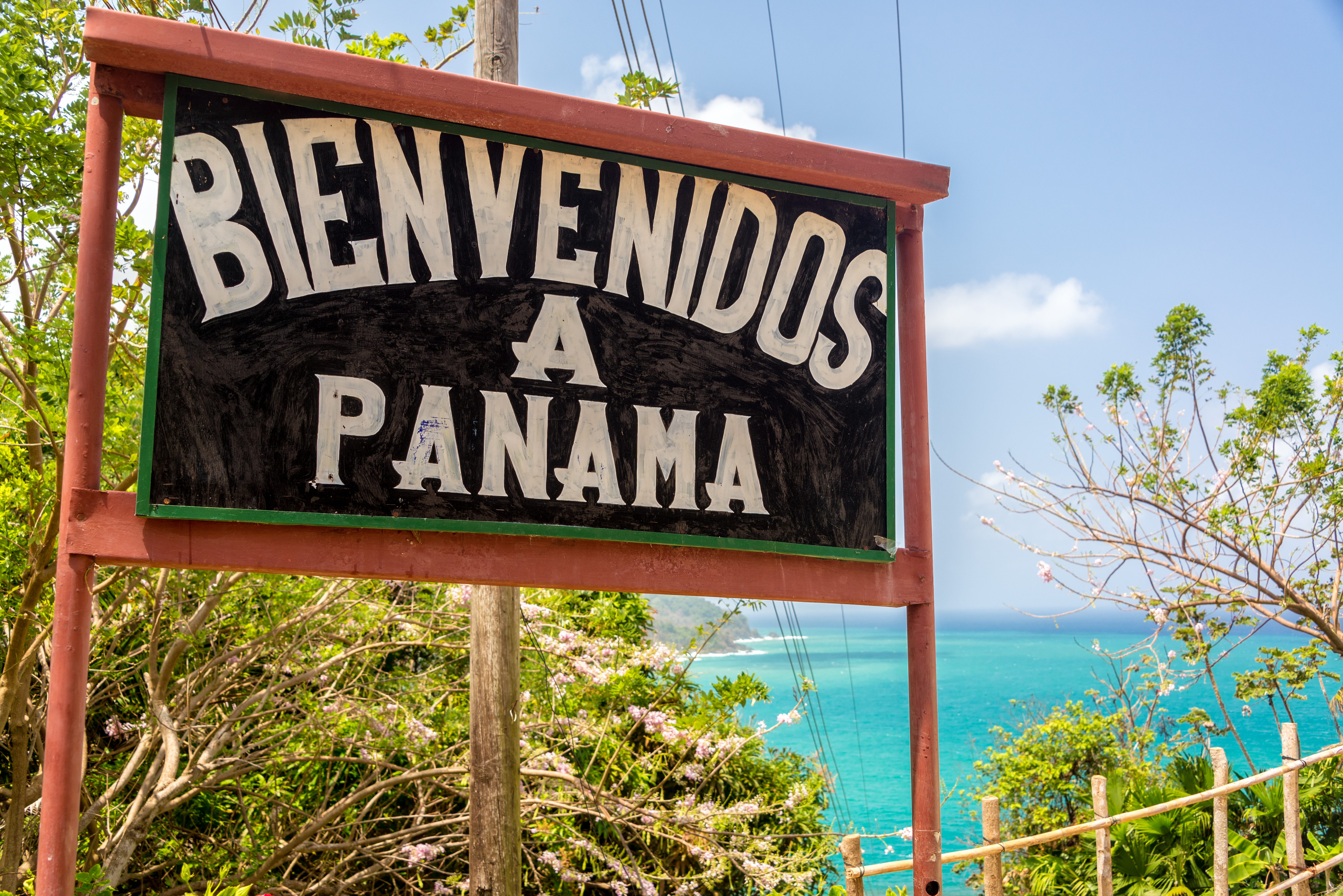 Welcome to Panama sign on the border with Colombia