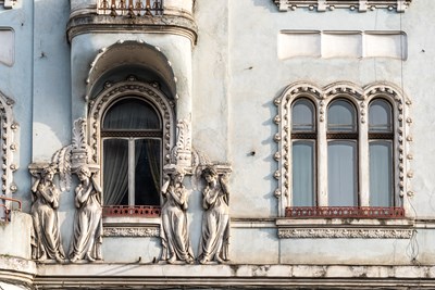 Building facade - Radu Bercan/Shutterstock.com