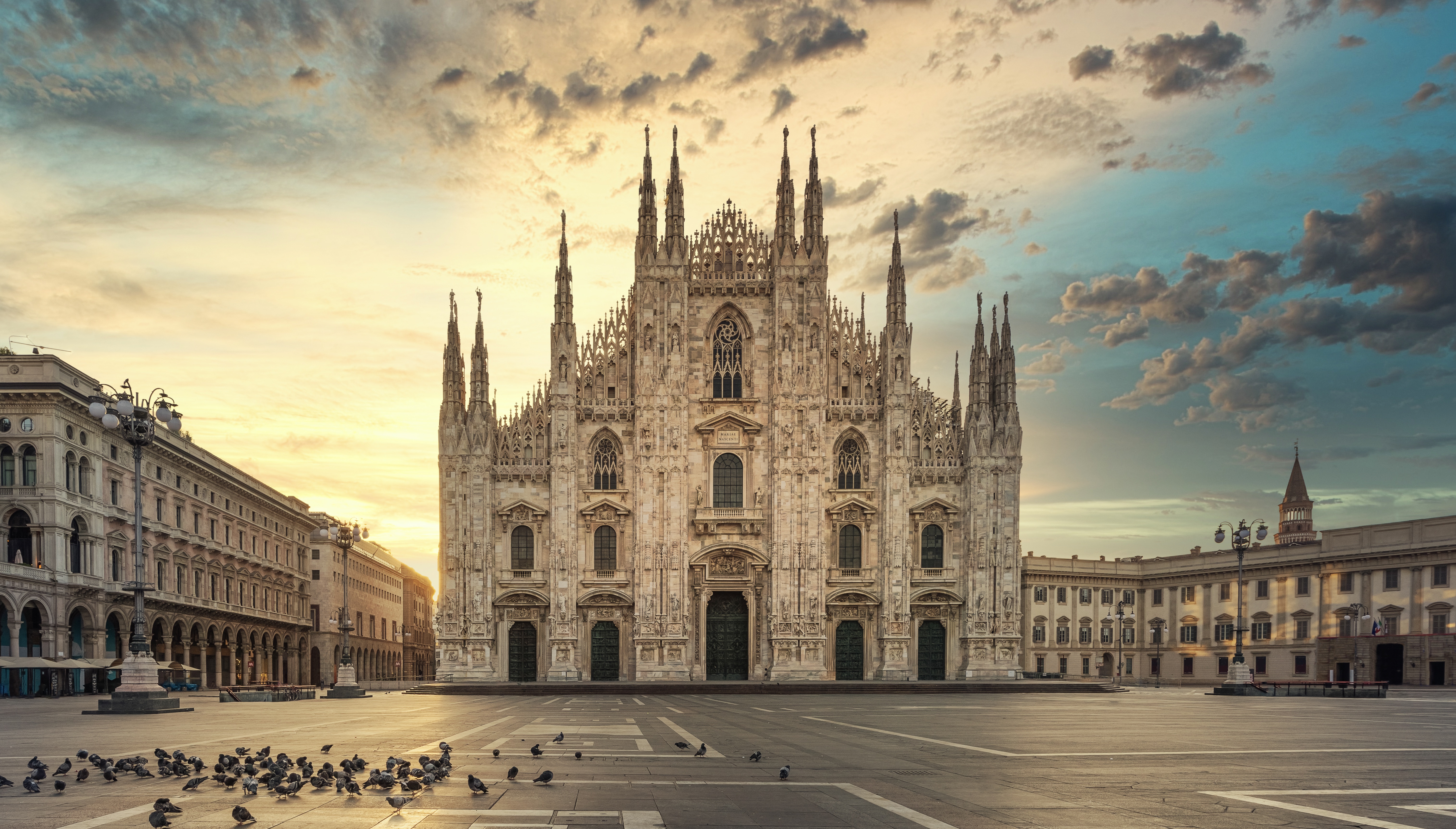Duomo, Milan gothic cathedral at sunrise