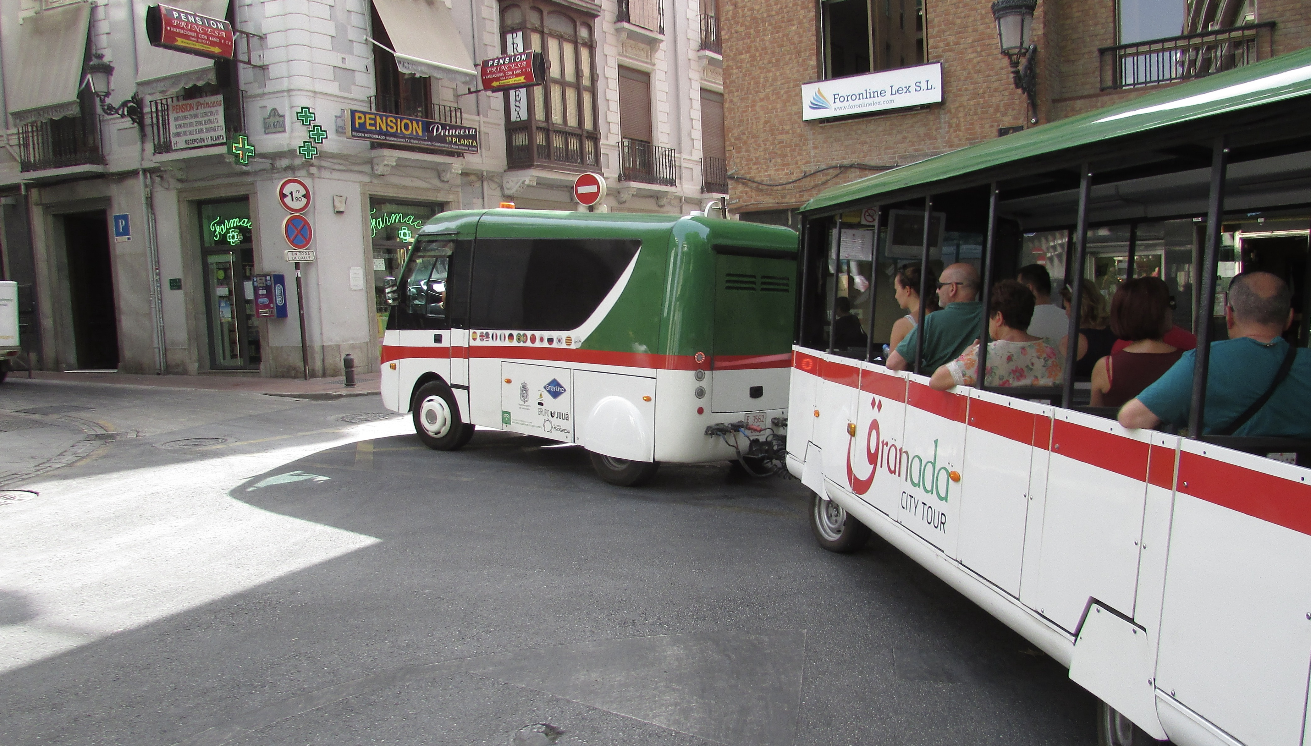 tourist bus in Granada