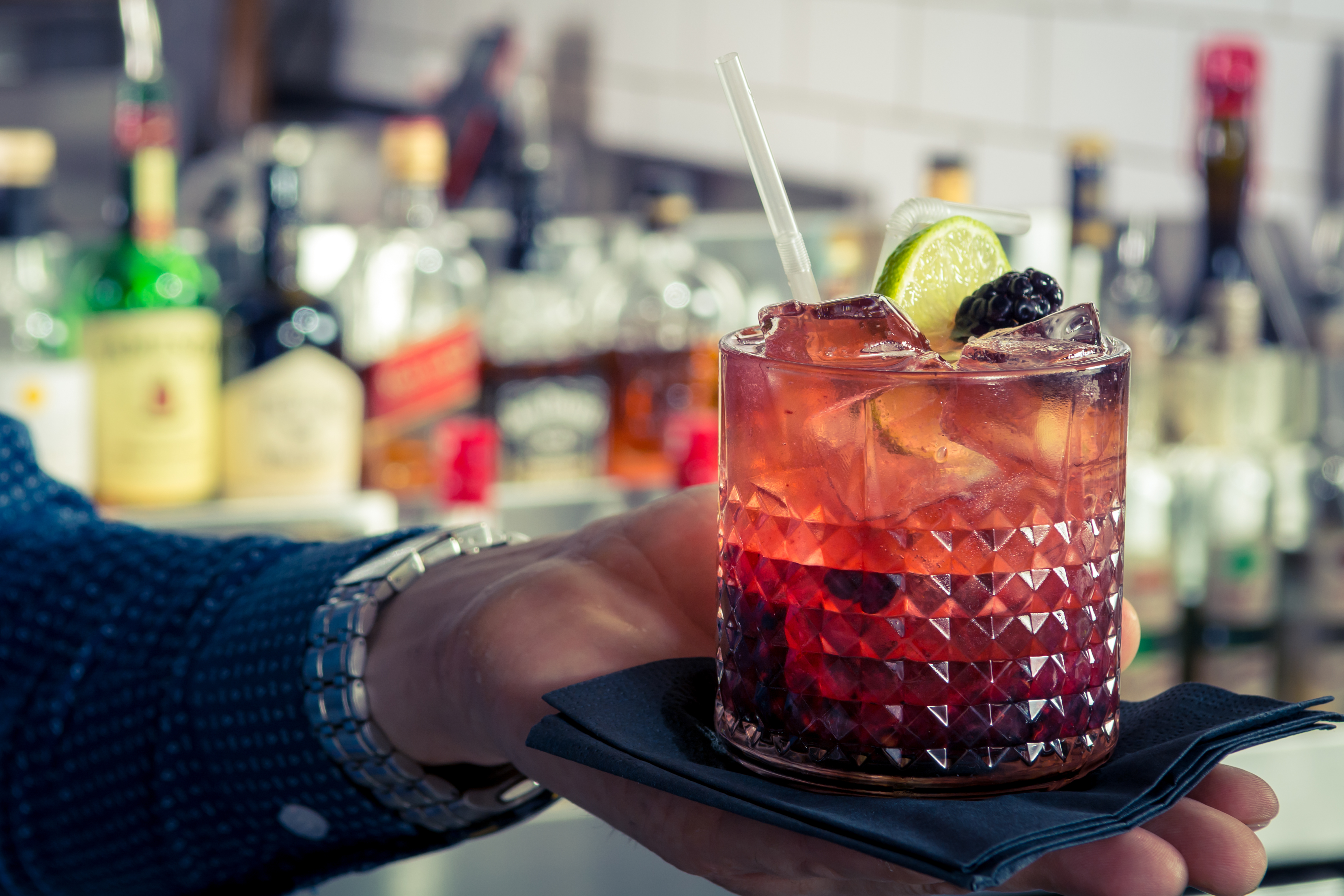 cocktail gin bramble blackberry lime blueberry crystal glass bar bartender hand