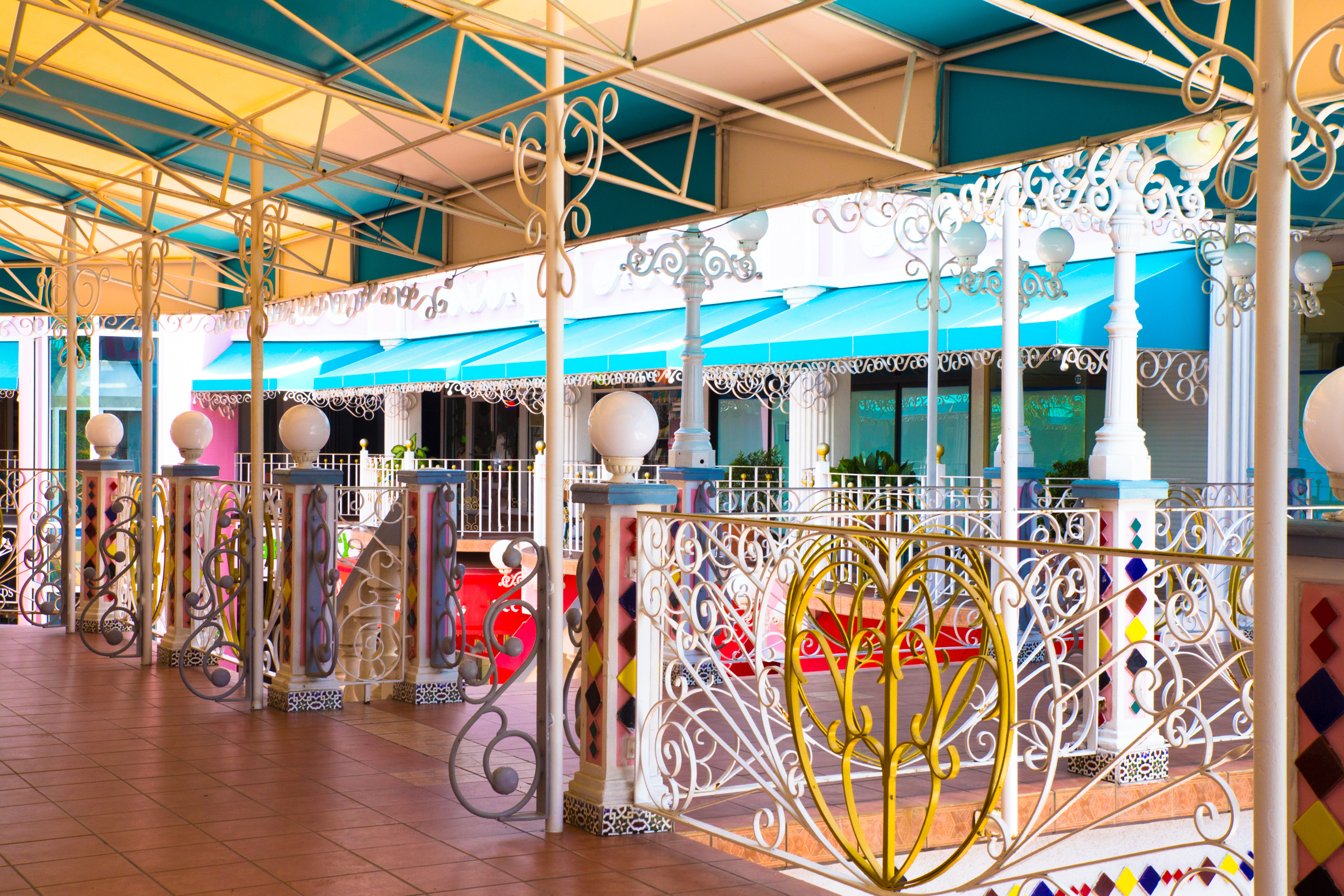 Caribbean-style mall in Aruba