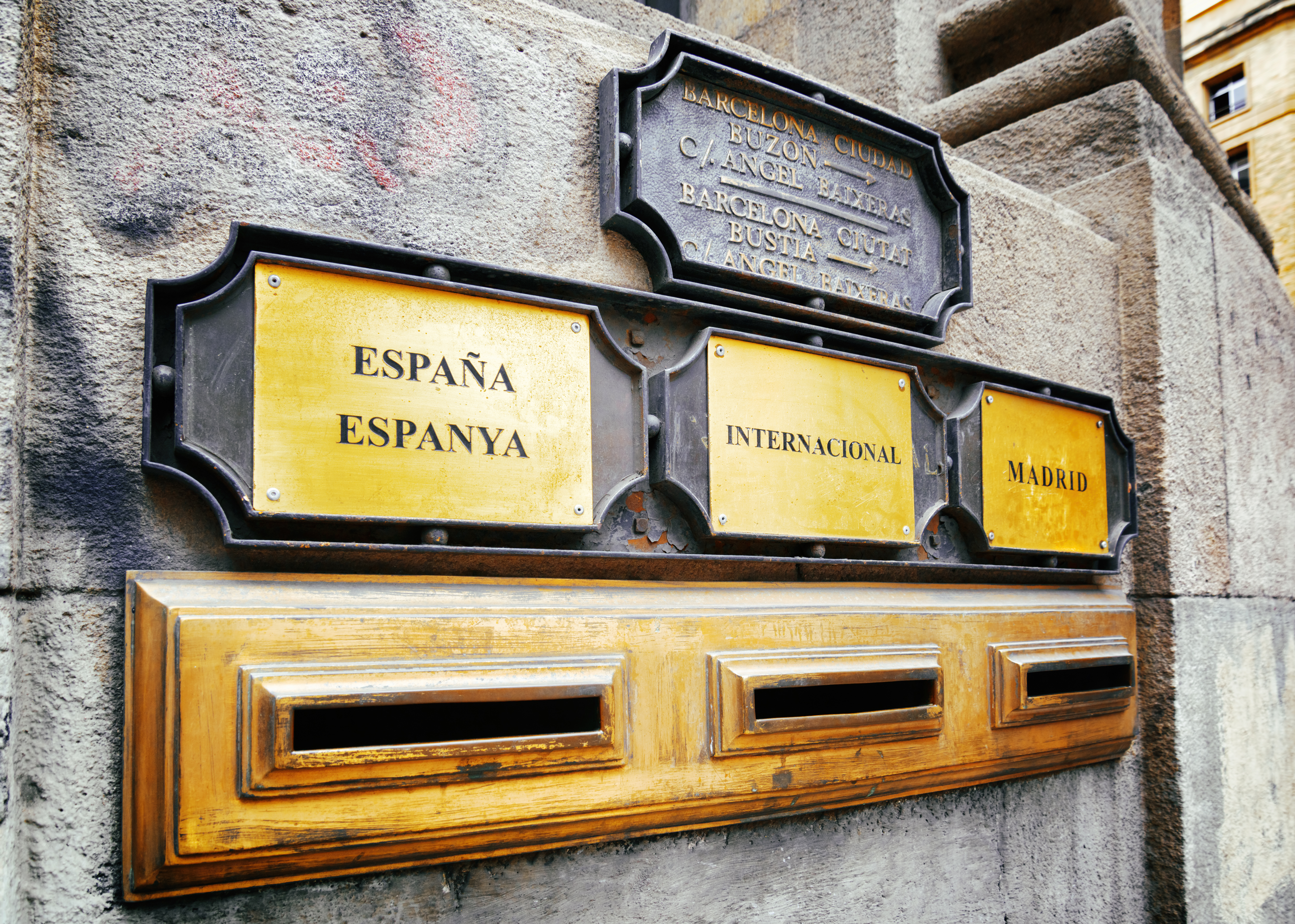 Domestic, international and capital city (to Madrid) post boxes