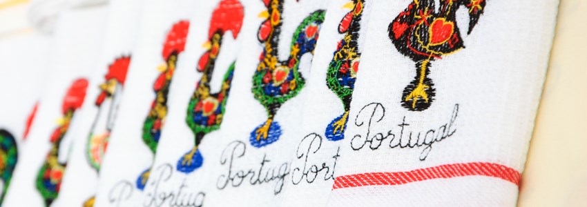 Souvenir towels with embroidery of the Galo de Barcelos