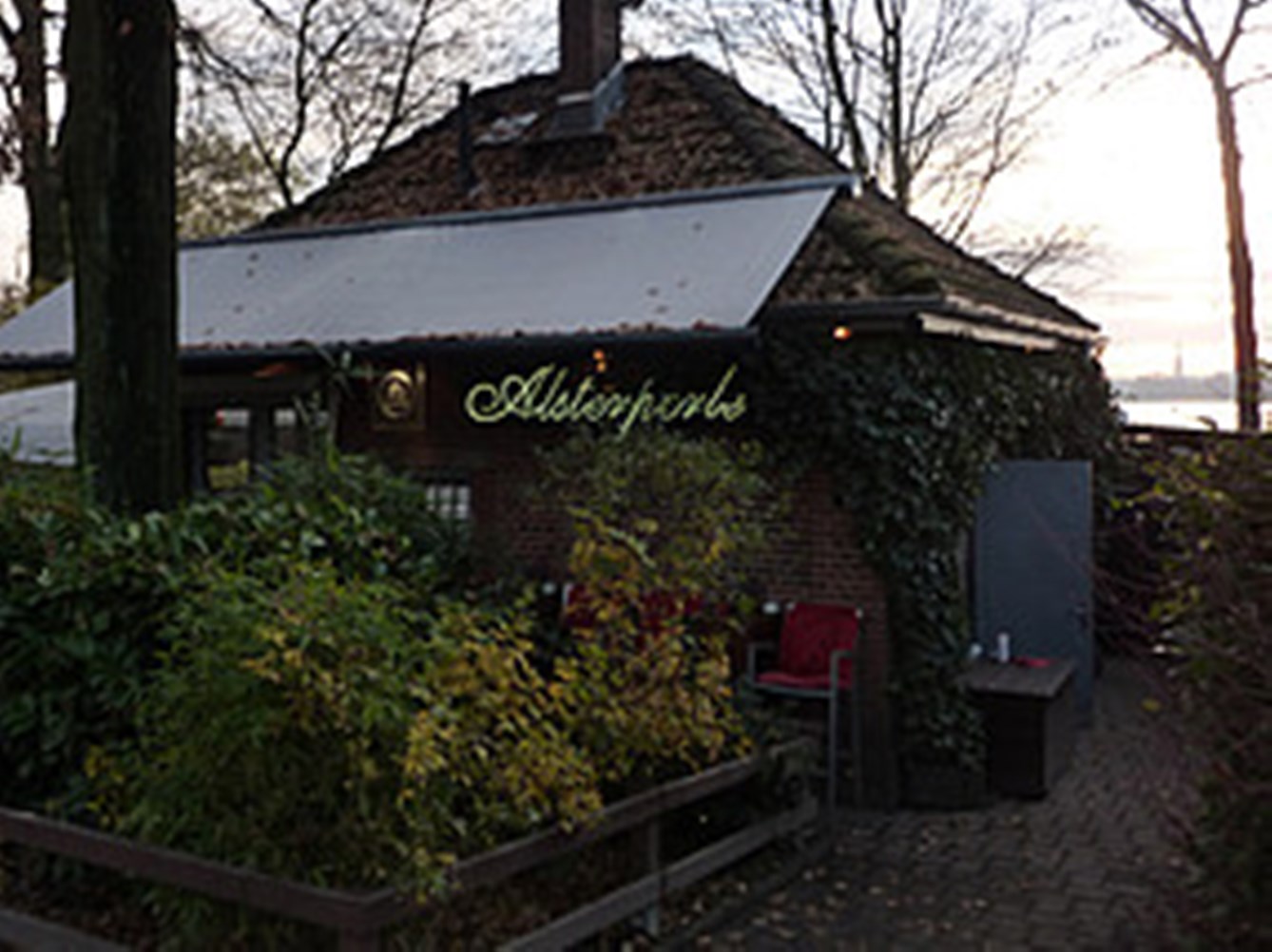 Front of the Alsterperle cafe