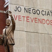 Bill Clinton Statue