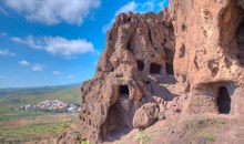 Cueva de Cuatro Puertas