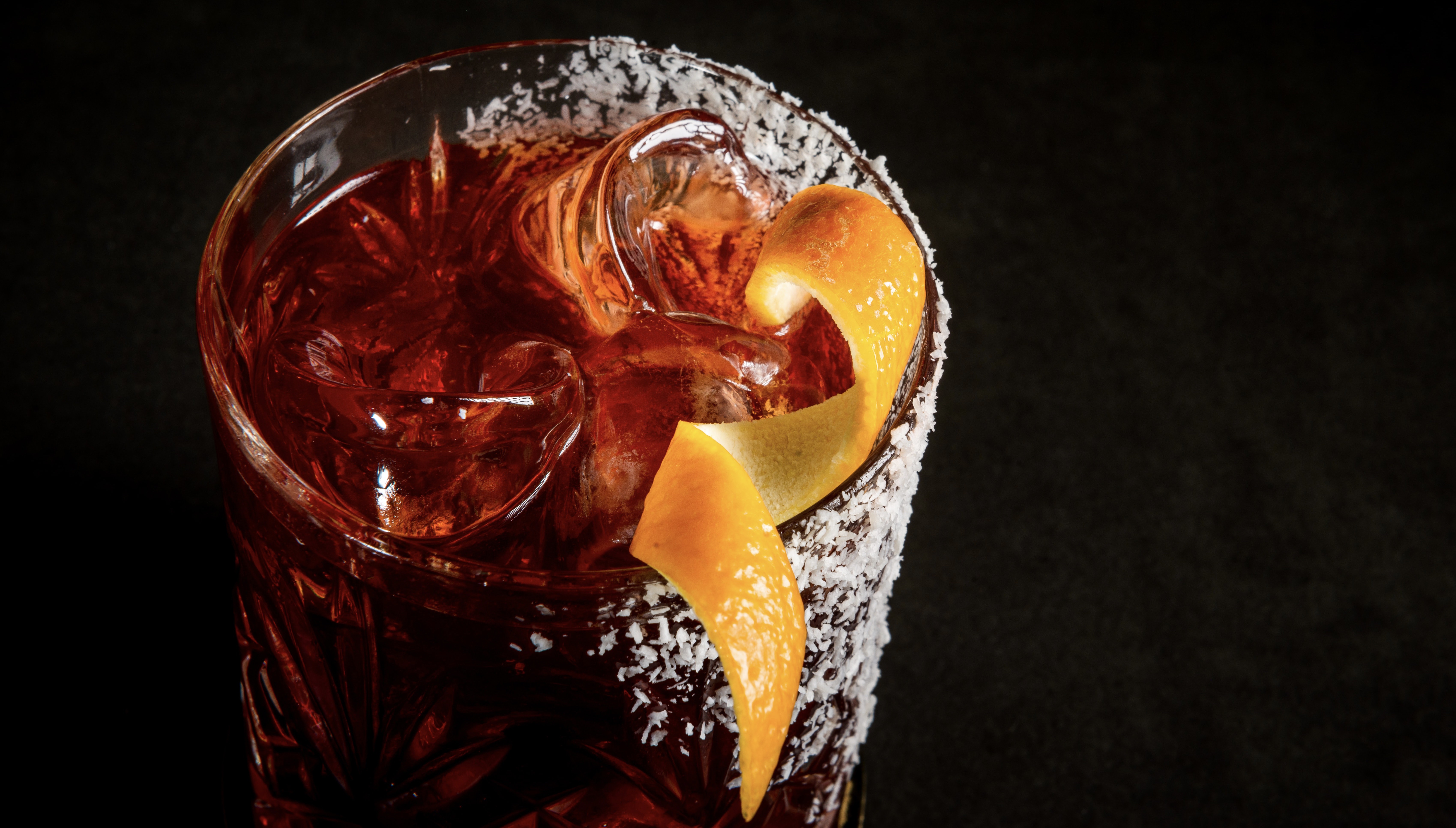 cocktail with a twist of lemon zest, Würgeengel, Berlin, Germany