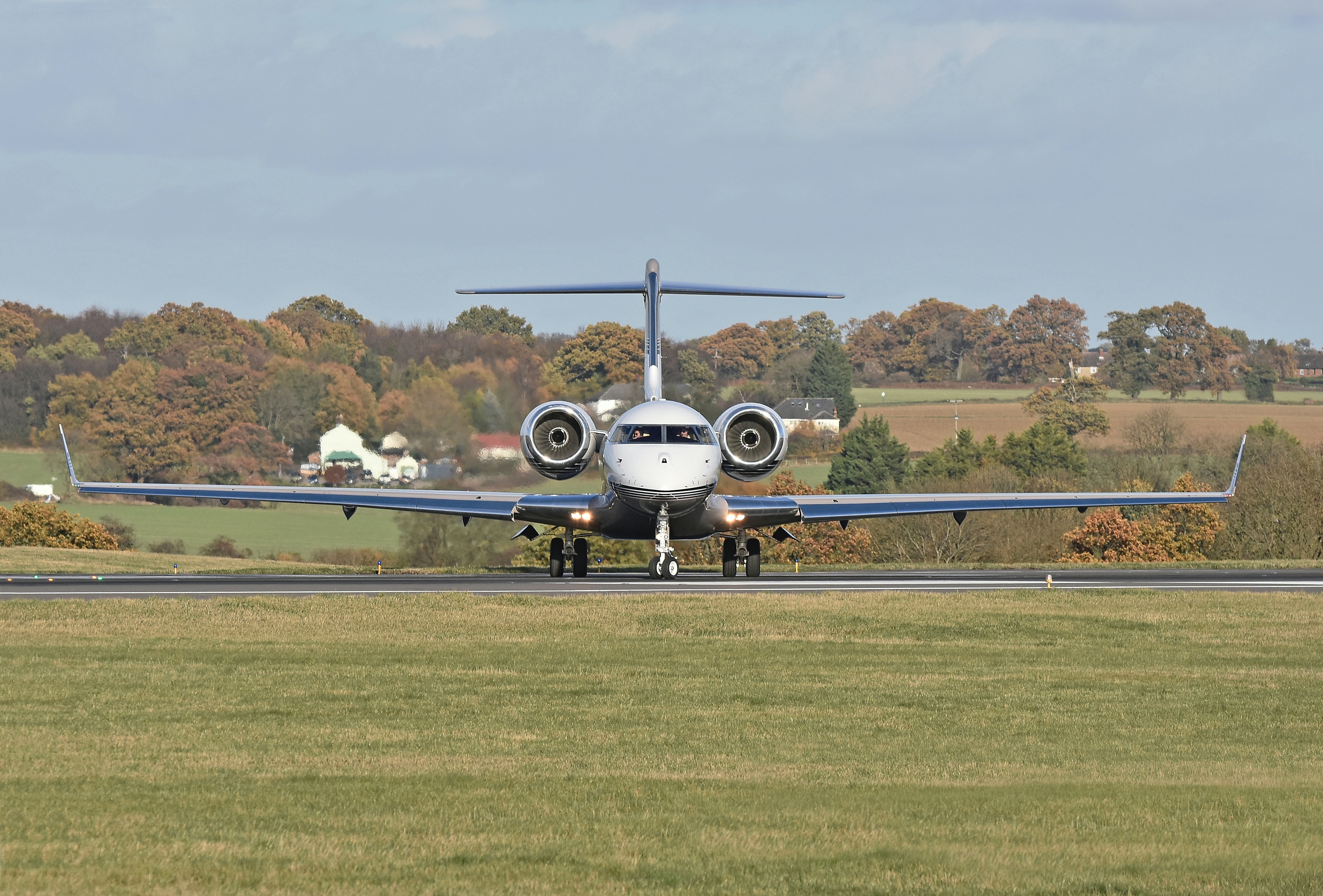 airplane before takeoff at London Luton Airport