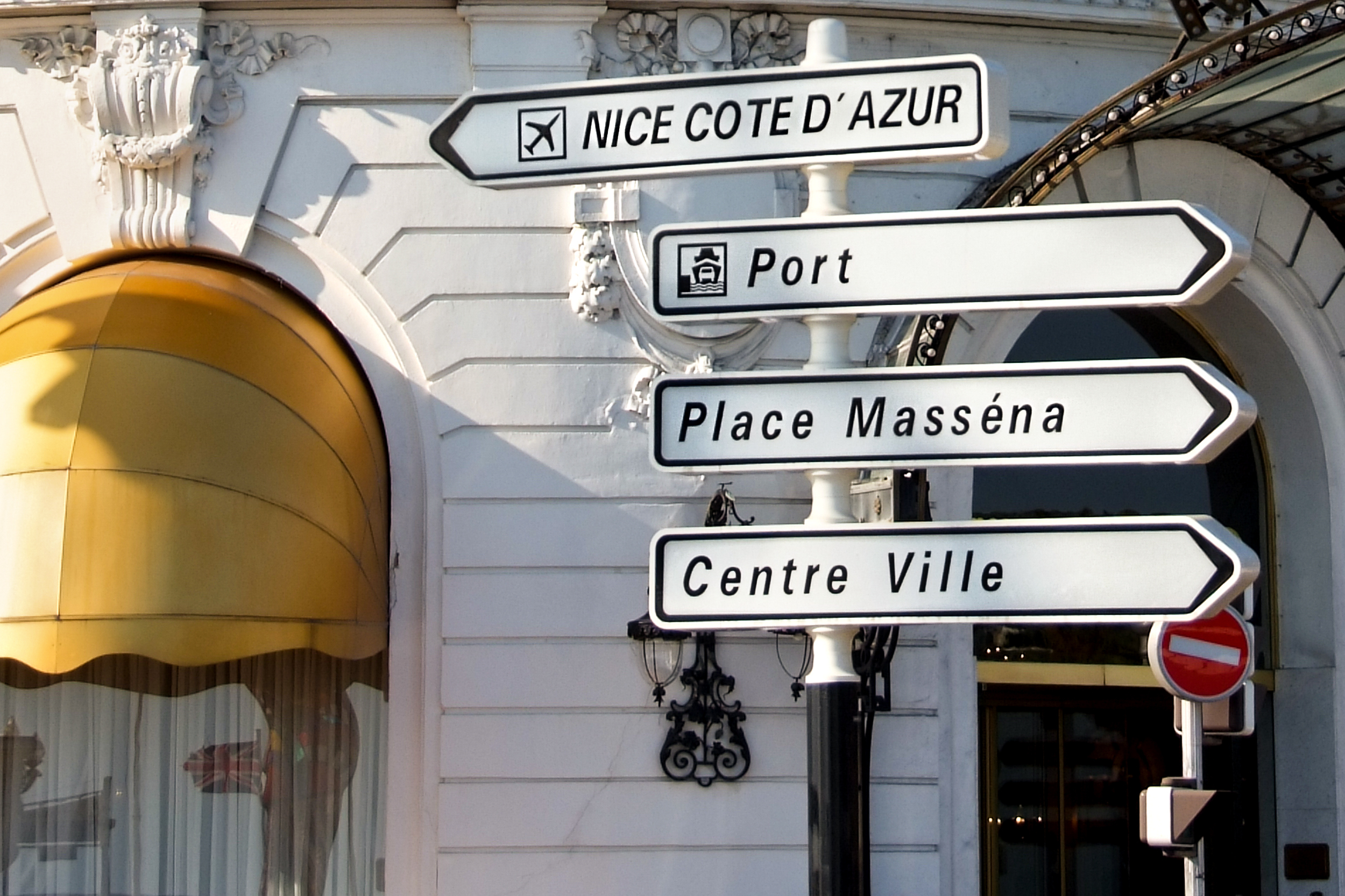 Road signpost in Nice